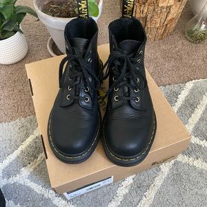 Dr. Martens, 101 UB  Black Ambassador